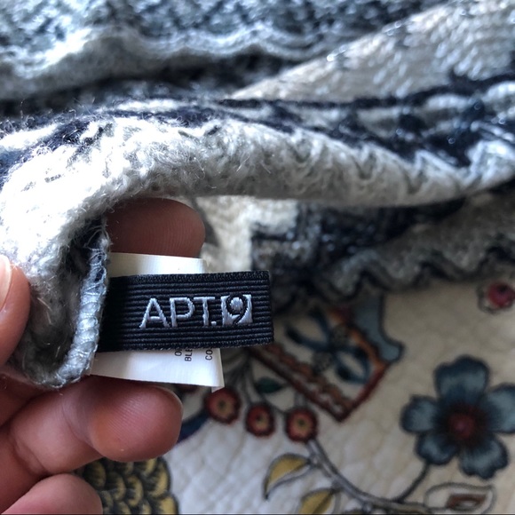 Patterned Infinity Scarf - Picture 2 of 3